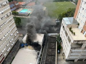 Incêndio atinge mercado Pão de Açúcar em Santos