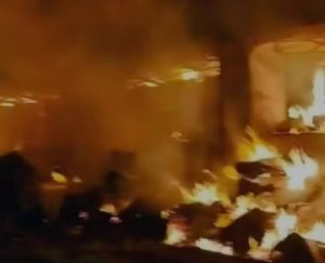 Incêndio destrói vagões com celulose em Cubatão