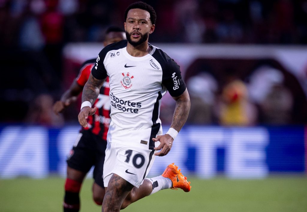 Corinthians tem dívida milionária com Memphis e Osmar pede a jogador para deixar hotel de luxo