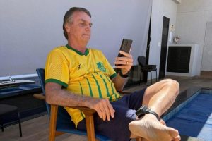 Moraes dá 24h para defesa de Bolsonaro explicar violação da tornozeleira