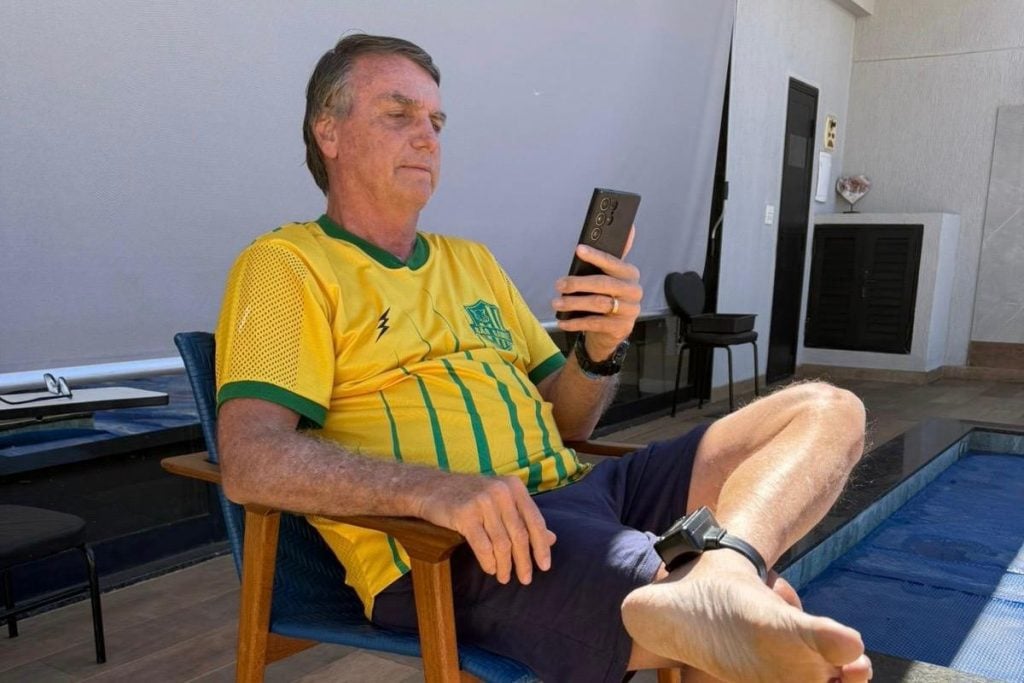 Moraes dá 24h para defesa de Bolsonaro explicar violação da tornozeleira