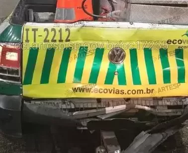 Ônibus atinge dois carros na Imigrantes, em SV | Jornal da Orla