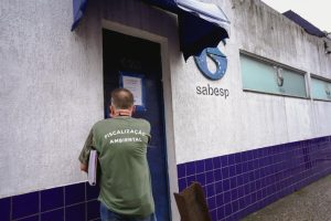 Mongaguá multa Sabesp por despejo de esgoto nas praias