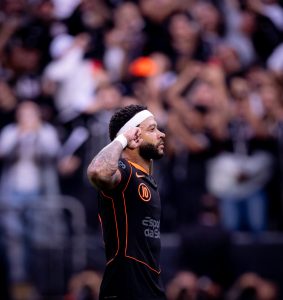 Memphis desencanta, encerra jejum e ajuda Corinthians a derrotar o Grêmio pelo Brasileirão