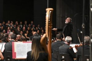 Sinfônica de Santos recebe Duo Prettos com homenagem a Cartola
