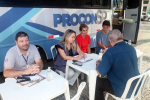 Procon-Santos realiza ações de orientação e fiscalização na semana do Black Friday