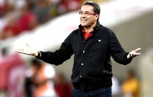 Campeão pelo Santos, Vanderlei Luxemburgo critica postura de Neymar em campo