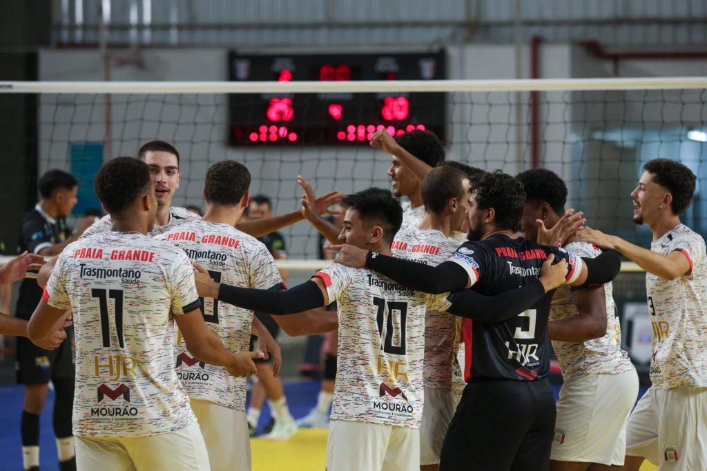 Time Praia Grande de vôlei se impõe e, de virada, vence na estreia da Superliga B