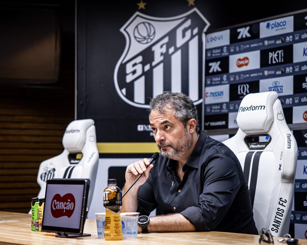 Alexandre Mattos comenta situação financeira do Santos, defende Billal e vê Gabigol longe