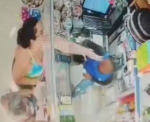Jovem aprendiz leva tapa no rosto após erro em caixa de loja em Mongaguá