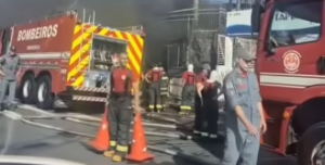 Incêndio em galpão mobiliza operação do Corpo de Bombeiros em PG