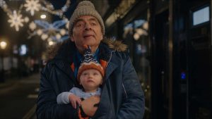 Rowan Atkinson volta à Netflix com a divertida ‘Homem vs. Bebê’