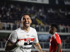 São Paulo aproveita Inter destroçado para vencer na Vila e ainda sonhar com G-8 no Brasileirão
