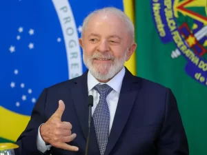Lula inicia radioterapia no couro cabeludo