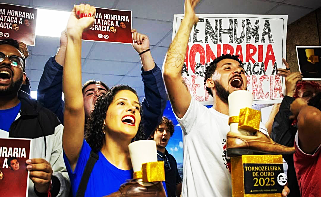 Estudantes protestam contra homenagem a Carlos Bolsonaro | Jornal da Orla