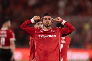 Santos formaliza proposta de R$ 33 milhões pelo volante chileno Felipe Loyola, do Independiente