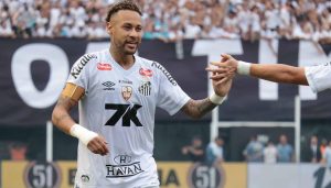 Neymar avalia temporada, fala sobre lesão e não confirma permanência no Santos