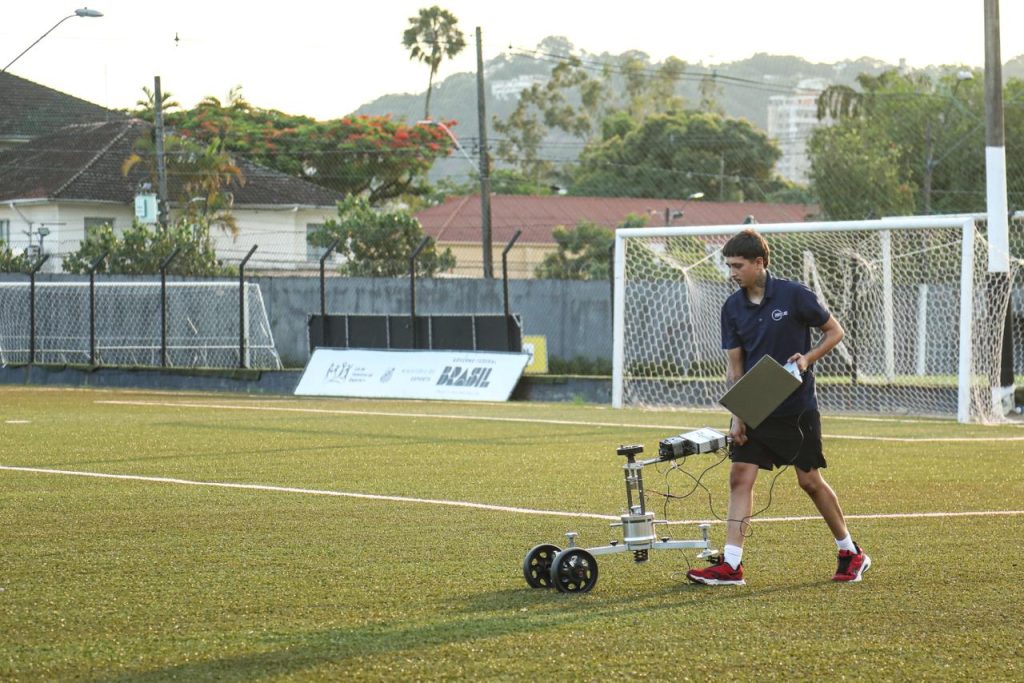 Santos instala gramado sintético no CT Rei Pelé; Neymar é um feroz crítico da tecnologia