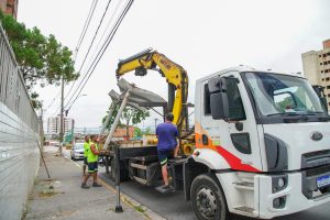Praia Grande inicia retirada de abrigos de ônibus com risco estrutural