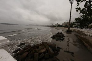 Tempo muda ao longo da semana com risco de chuvas fortes
