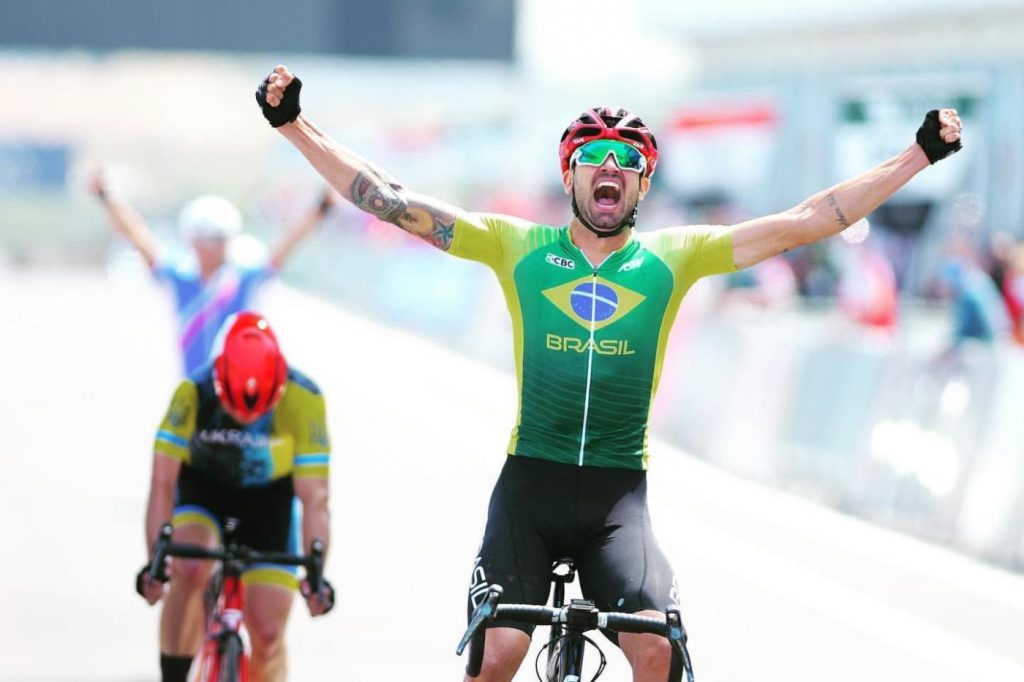 Lauro Chaman encerra temporada no topo do ranking mundial paralímpico de ciclismo C5