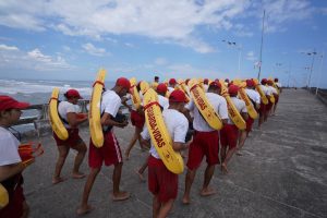Praias de Mongaguá têm reforço no efetivo de guarda-vidas no verão