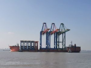 Navio com guindastes elétricos de pátio chegarão na primeira quinzena de janeiro