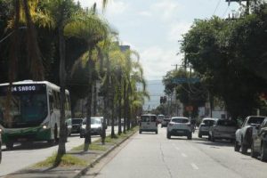 Mulher ateia fogo em si mesma na Avenida Conselheiro Nébias