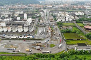 Obras de drenagem na Alemoa provocam desvios e mudanças no trânsito
