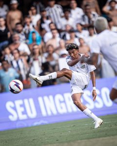 Vojvoda explica motivo de Robinho Jr. começar no banco contra o Novorizontino