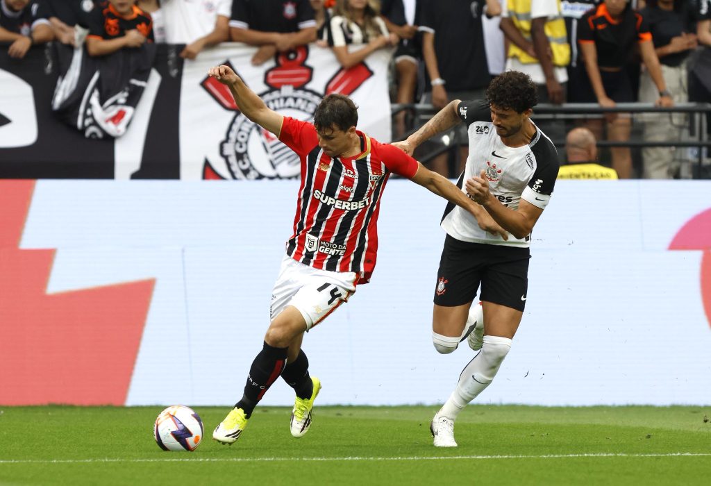 Corinthians empata no final e evita rara derrota para o São Paulo em Itaquera