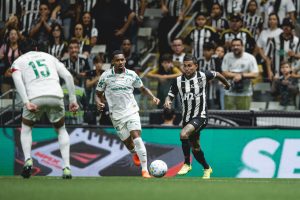 Palmeiras abusa de erros, é salvo por Vitor Roque e empata com o Atlético-MG