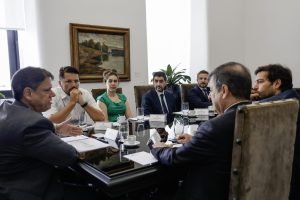 Prefeitos ficaram sabendo da assinatura do contrato do túnel pelos jornais