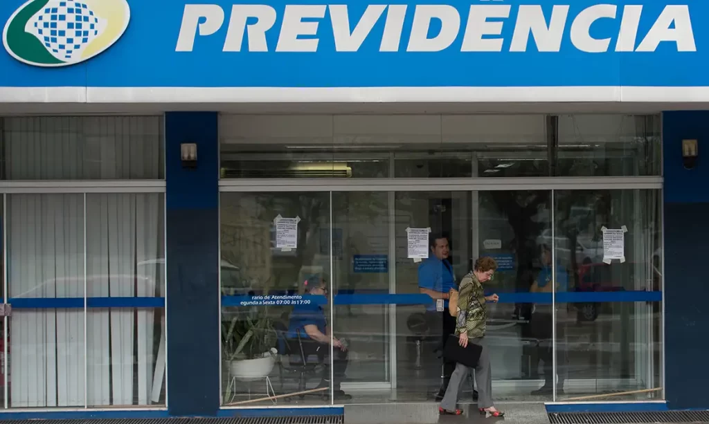 Agências do INSS abrem neste domingo para atendimento presencial