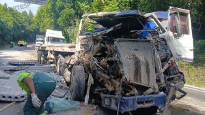 Acidente entre carretas provoca congestionamento na Anchieta