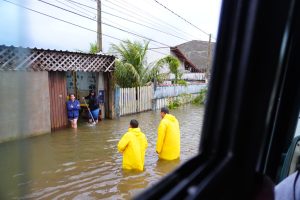 Após alagamentos, Estado envia ajuda a Mongaguá