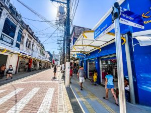 Feriado em Santos ajuda comércio de São Vicente