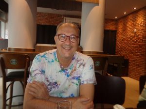 Massoni, um artista completo, referência em Praia Grande