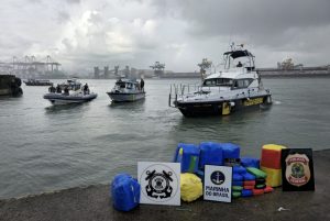 Marinha apreende 148 kg de cocaína escondidos em navio no Porto de Santos