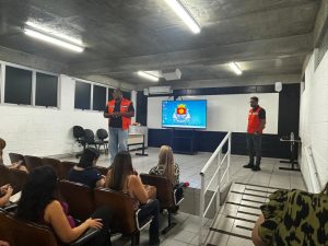 Defesa Civil leva Plano de Contingência a escolas de Guarujá