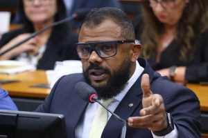 Deputado defende endurecimento de penas e armas para vigilantes no horário de folga