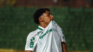 Palmeiras, com reservas, conta com expulsão e vence Portuguesa na estreia do Paulistão