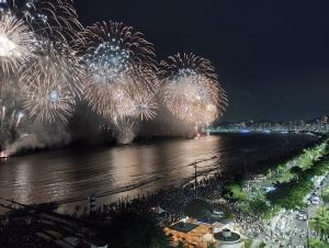 Cidades da região recebem 2026 com show de luzes e festa