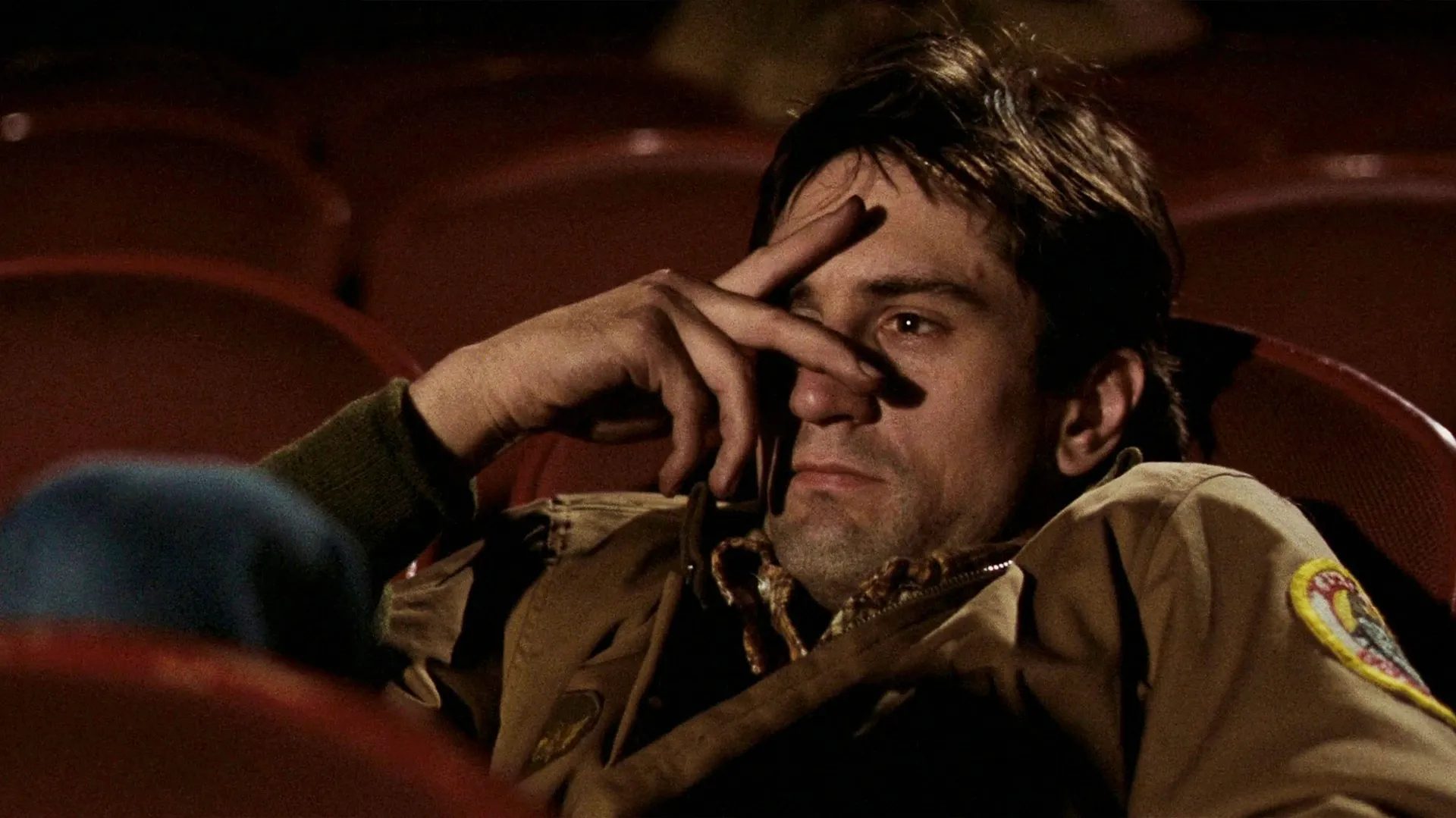 ‘Taxi Driver’, 50 anos depois: o espelho rachado de um país em colapso | Jornal da Orla