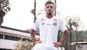 Gabriel Menino cita idolatria por Neymar no Santos e exalta clube: ‘Sonho de jogar aqui’
