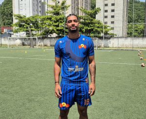 Zagueiro com 1,94 de altura, Eric é contratado pelo Jabaquara para a Série A4 do Paulista