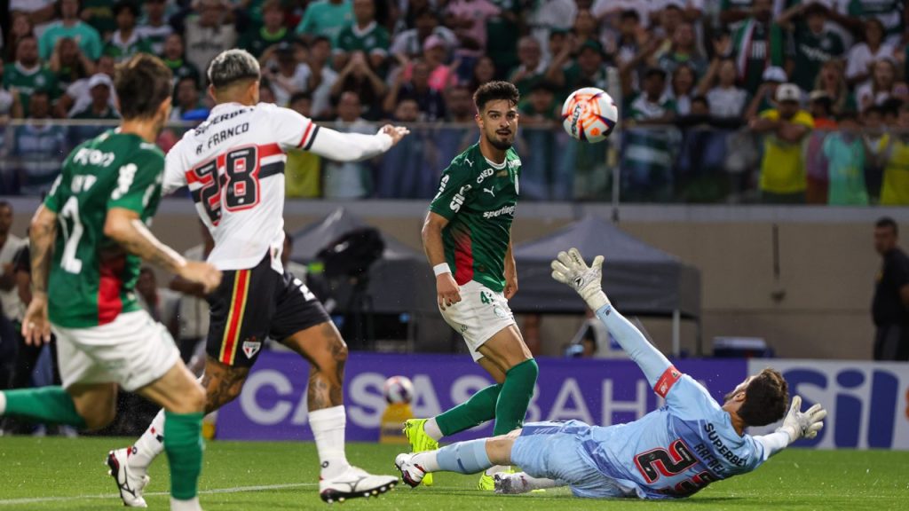 Palmeiras recupera moral e bate São Paulo, que cola na zona de rebaixamento no Paulistão