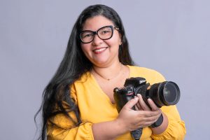 Na era da IA, ela prova que a câmera virou coração