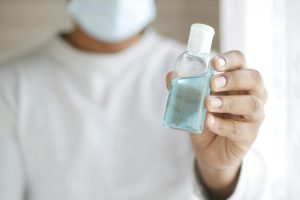 Nipah acende alerta; especialistas descartam risco de pandemia