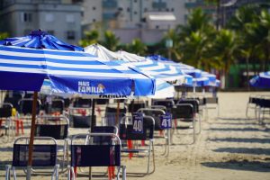 Procon-SP orienta turistas contra cobranças abusivas nas praias